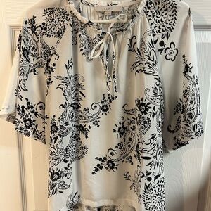 LOFT Women's Cream and Black Floral Blouse